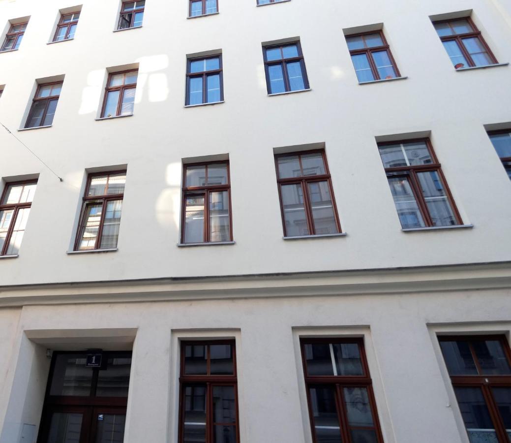Msq Diana Vienna - 10 Min From City Center - Free Coffee And Tea - High Speed Internet Luaran gambar